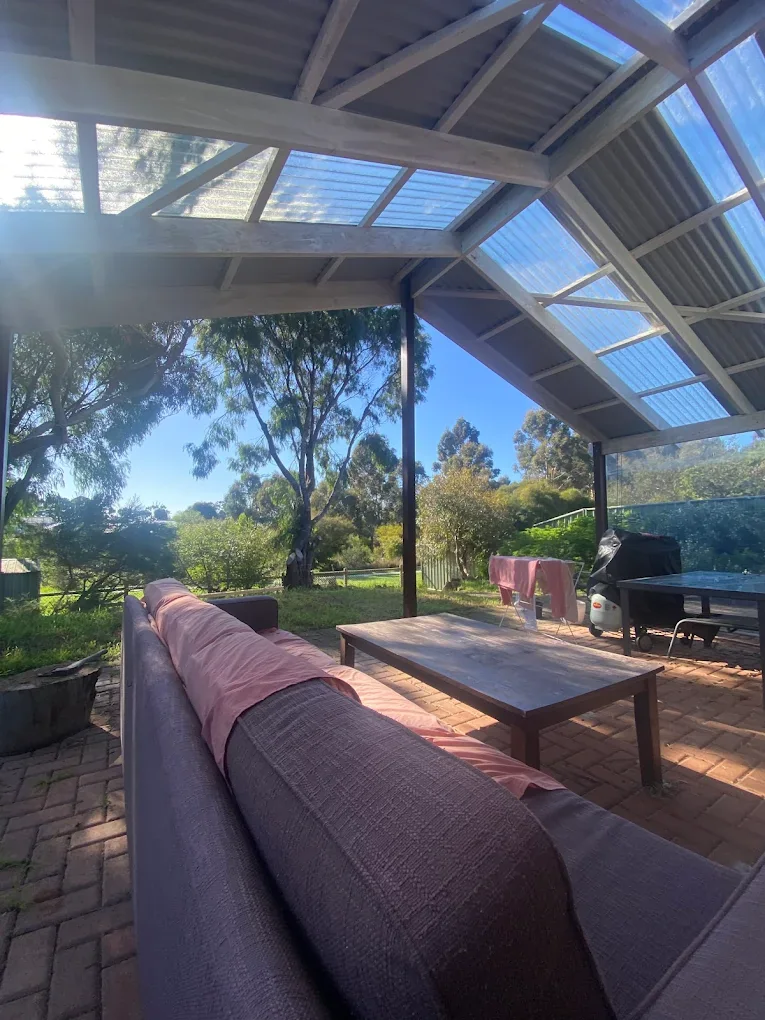 Polycarbonate-roof pergola and alfresco area